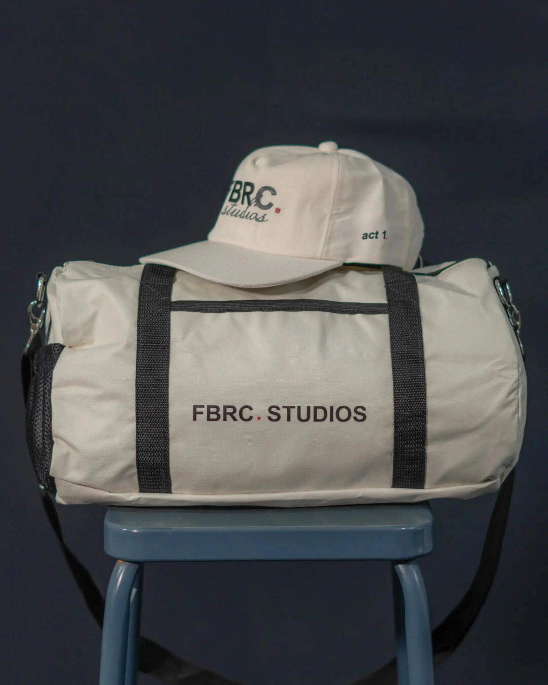 Imagem de campanha do drop Foundation 1 da FBRC Studios