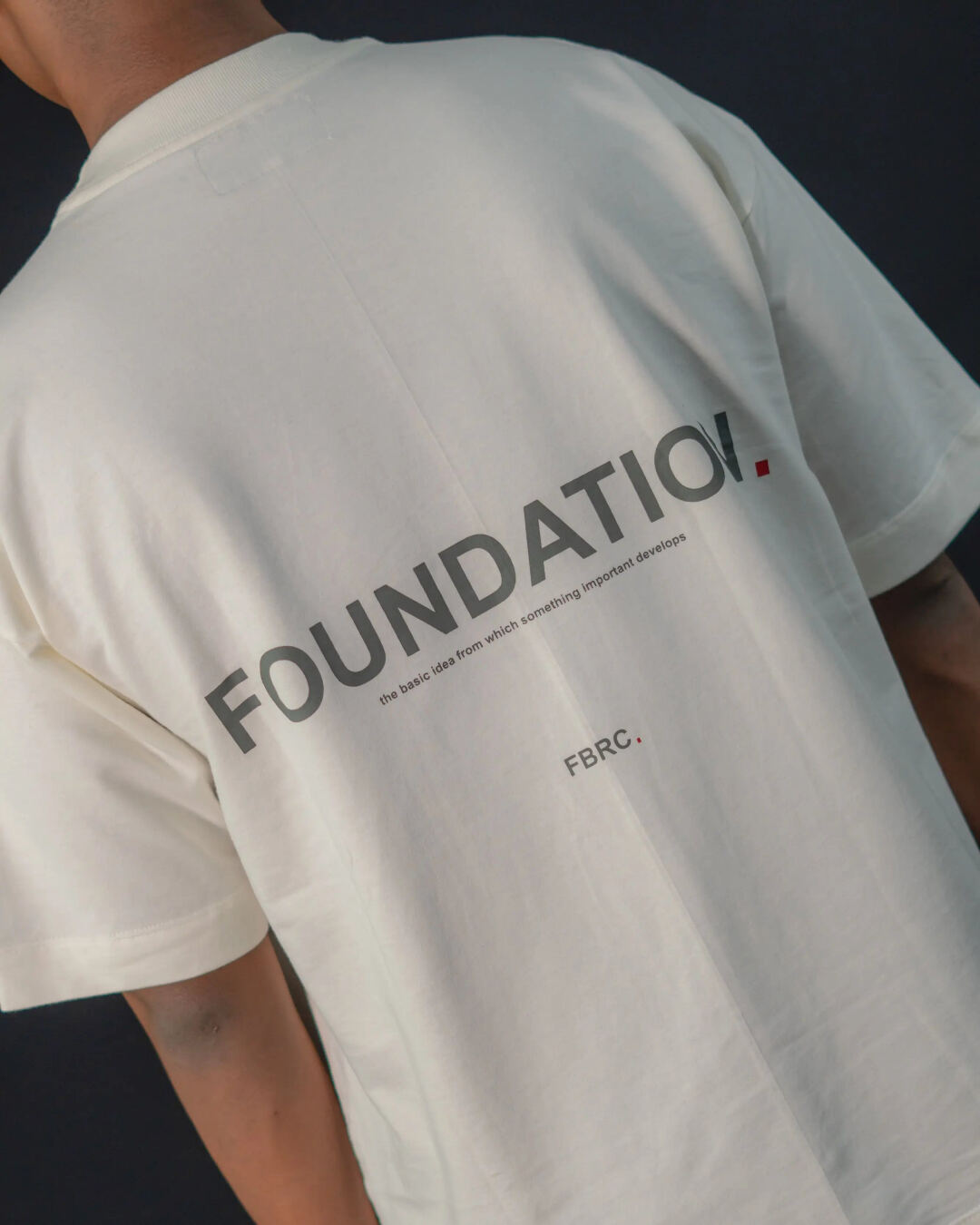 Imagem de campanha do drop Foundation 1 da FBRC Studios