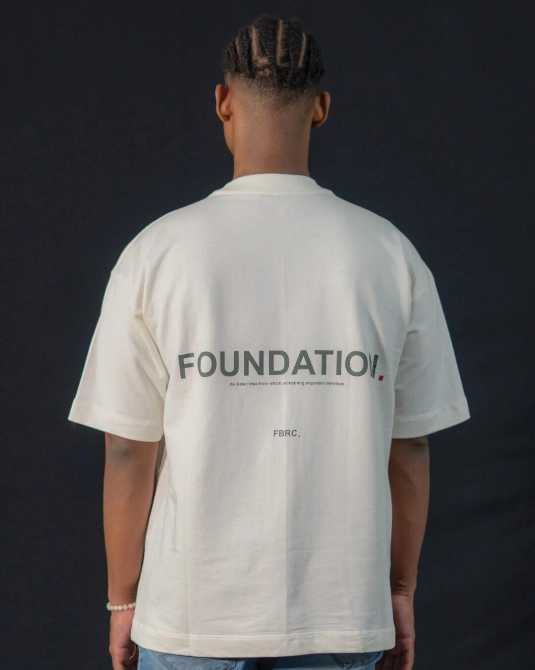 Imagem de campanha do drop Foundation 1 da FBRC Studios